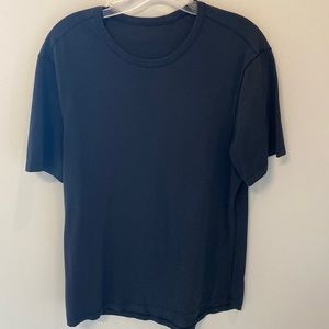 Lulu lemon 5 year basic t mens medium